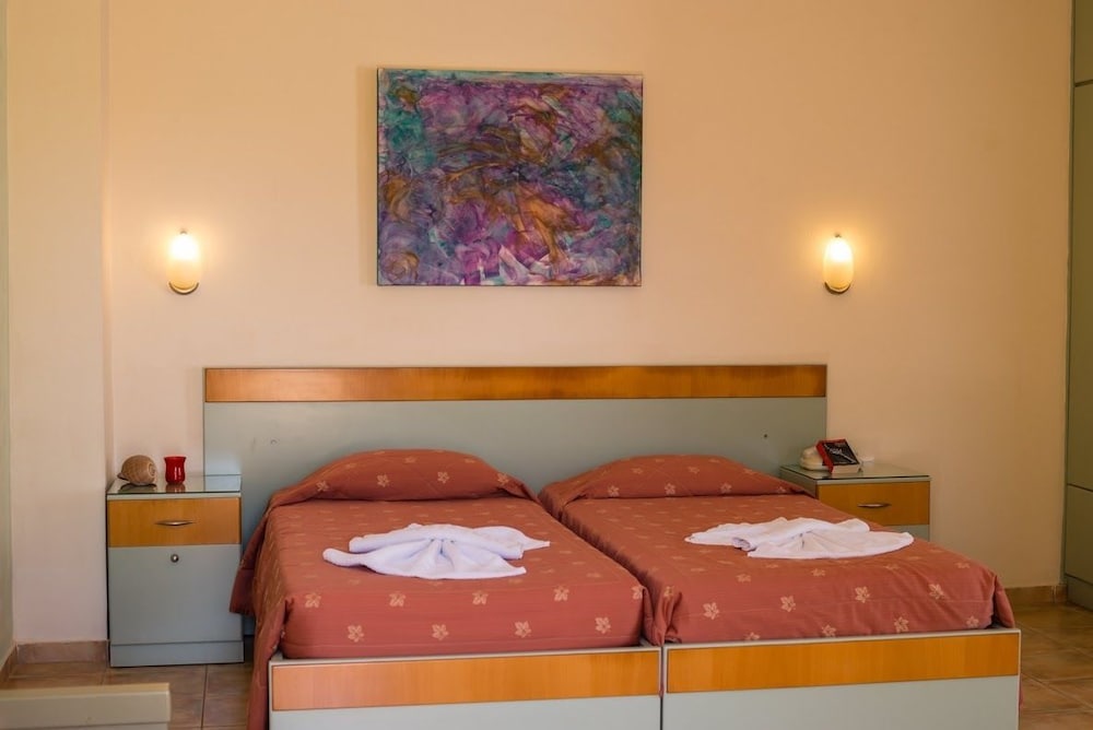 Nireas Hotel — Hotel rooms in Chania