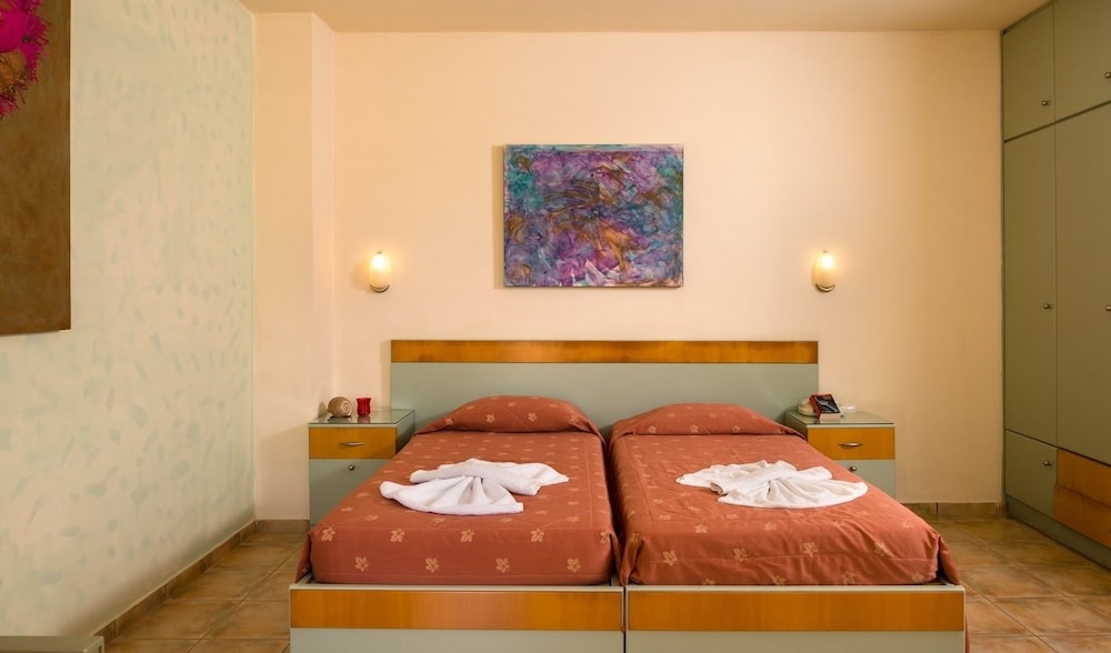 Nireas Hotel — Hotel rooms in Chania