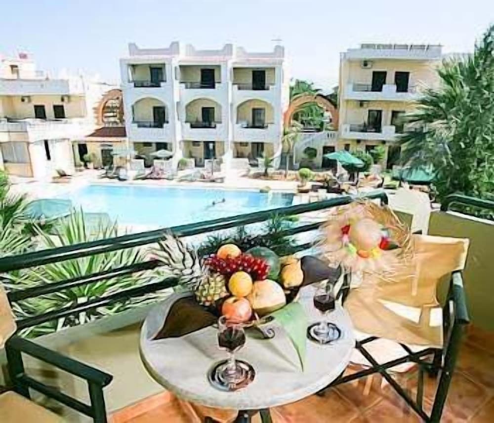 Nireas Hotel — Hotel building in Chania