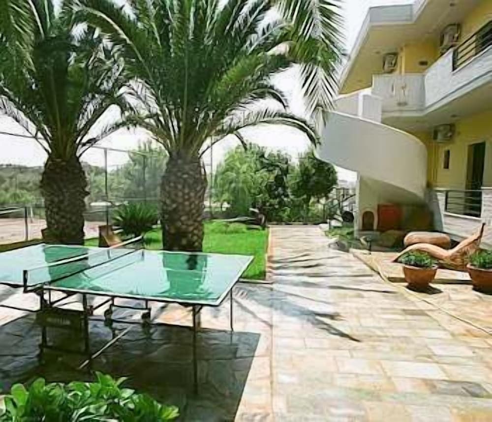 Nireas Hotel — Hotel building in Chania