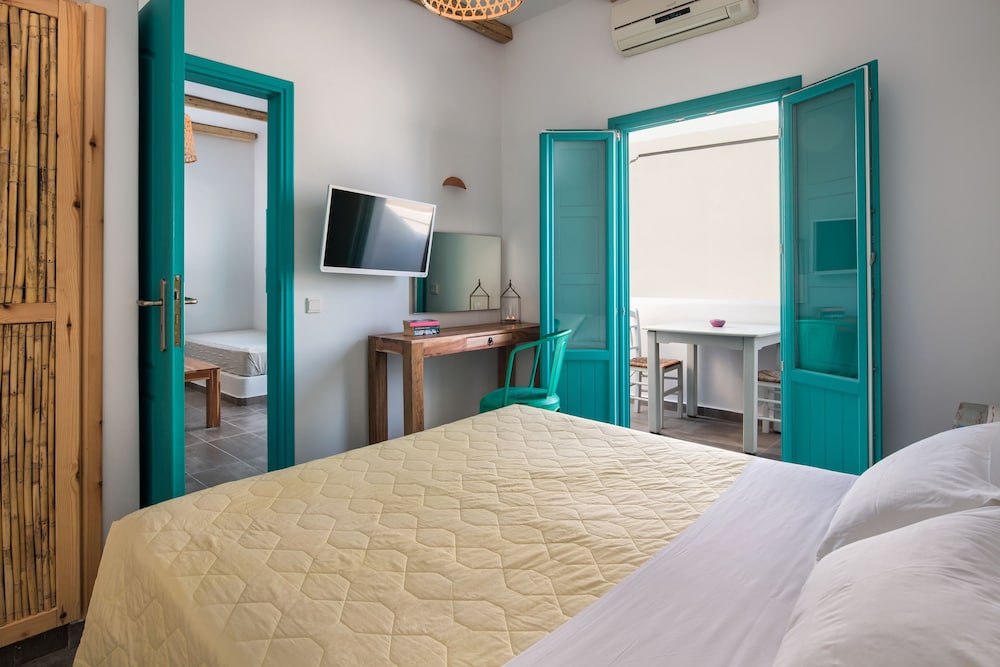 Nissia Beach Apartments and Suites — Hotel rooms in Kamari, South Aegean