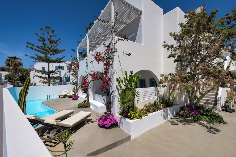 Nissia Beach Apartments and Suites — Hotel building in Kamari, South Aegean