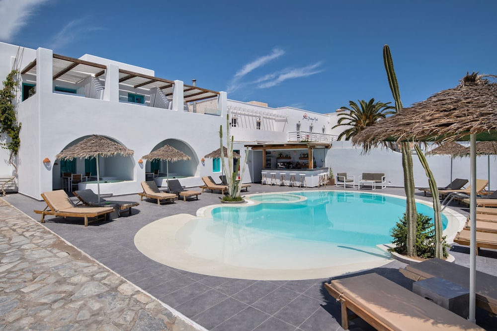 Nissia Beach Apartments and Suites — Swimming pool in Kamari, South Aegean