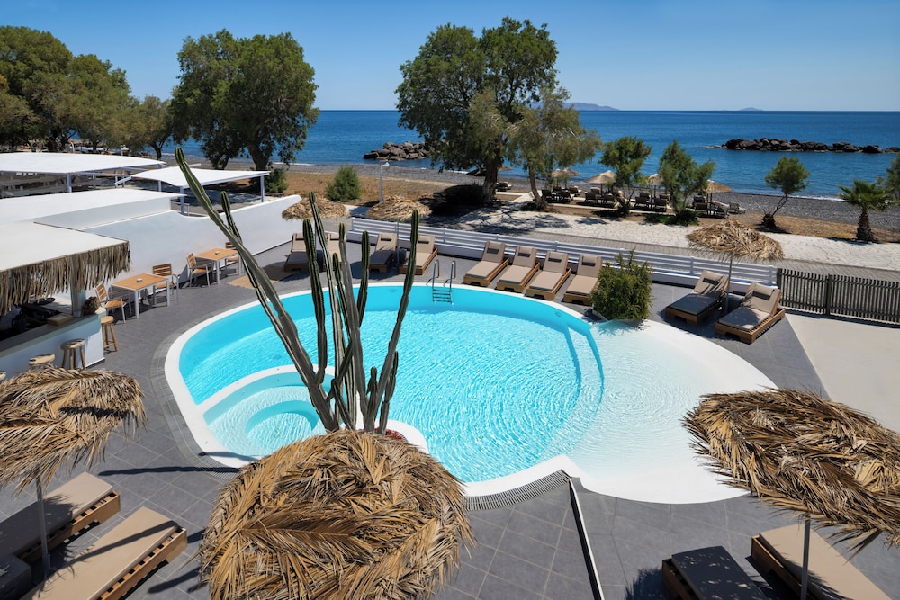 Nissia Beach Apartments and Suites — Main photo in Kamari, South Aegean