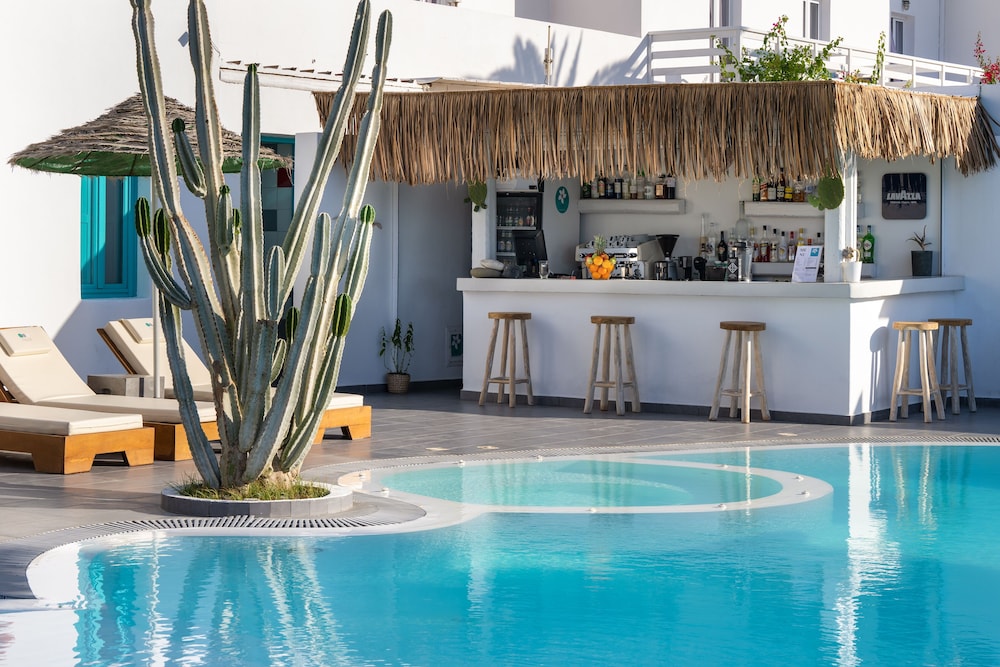 Nissia Beach Apartments and Suites — Restaurant & bars in Kamari, South Aegean