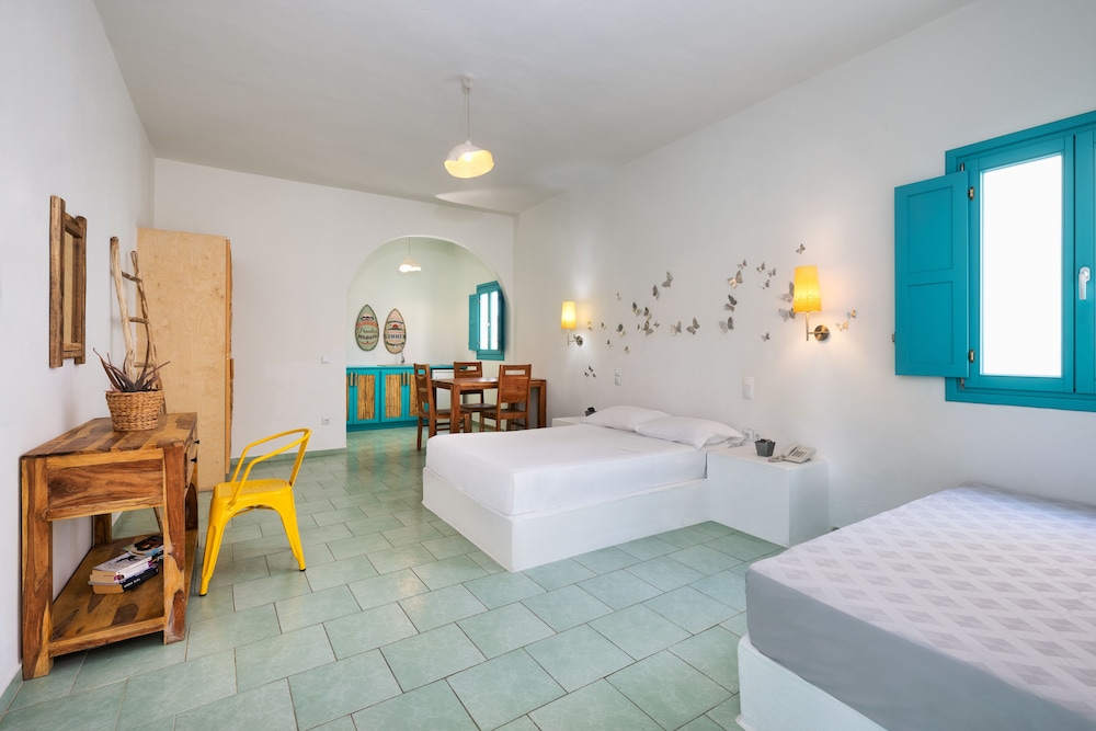Nissia Beach Apartments and Suites — Hotel rooms in Kamari, South Aegean
