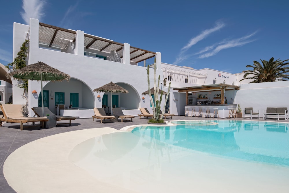 Nissia Beach Apartments and Suites — Swimming pool in Kamari, South Aegean
