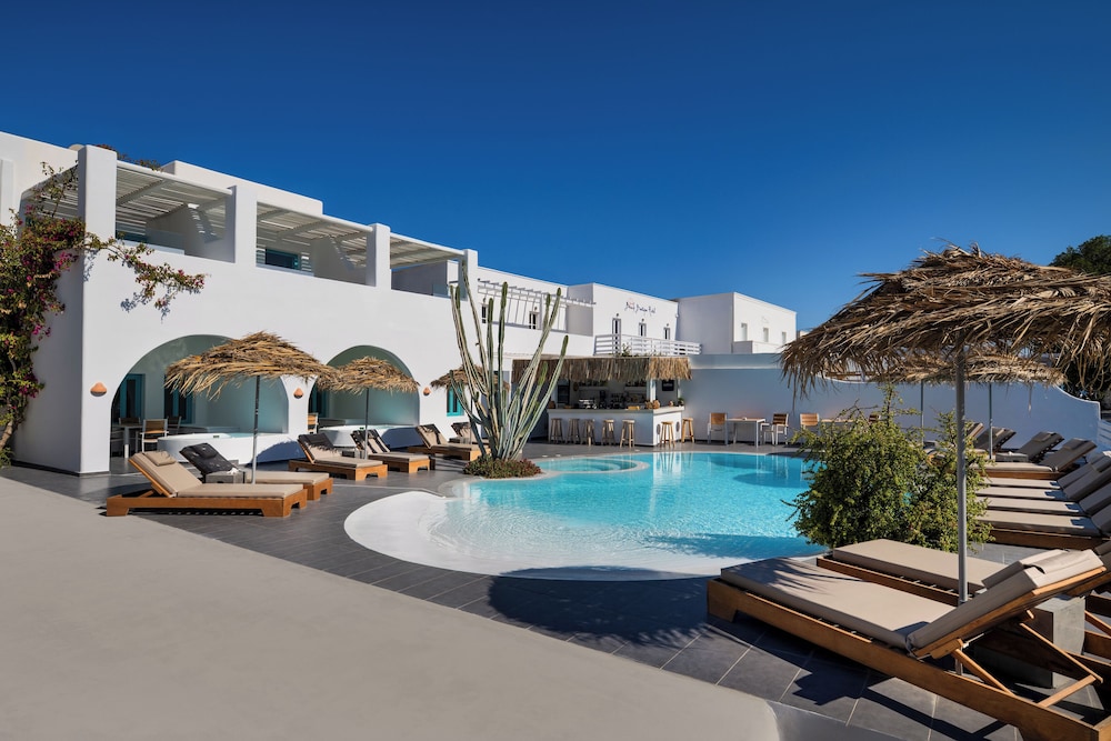 Nissia Beach Apartments and Suites — Swimming pool in Kamari, South Aegean