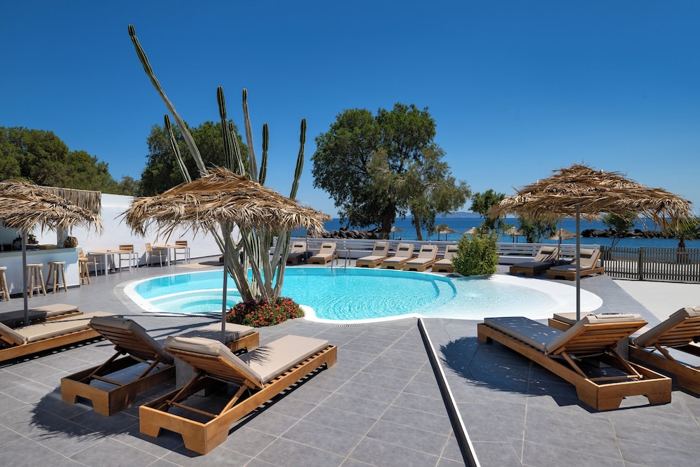 Nissia Beach Apartments and Suites — Swimming pool in Kamari, South Aegean
