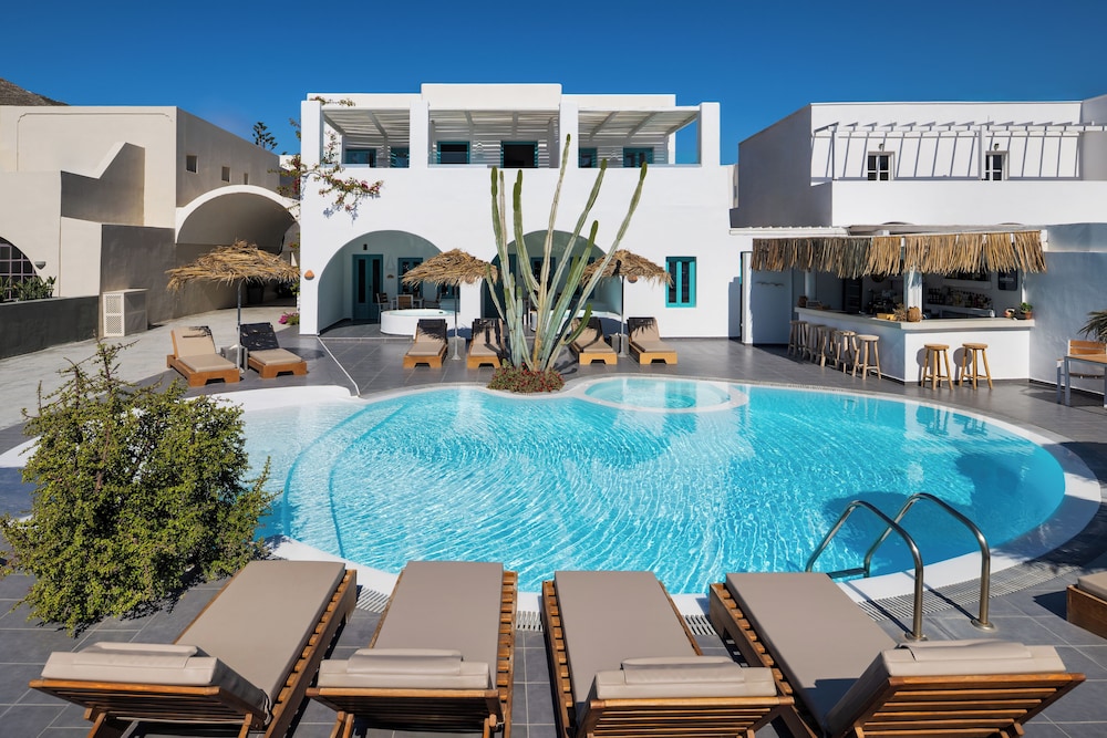 Nissia Beach Apartments and Suites — Swimming pool in Kamari, South Aegean