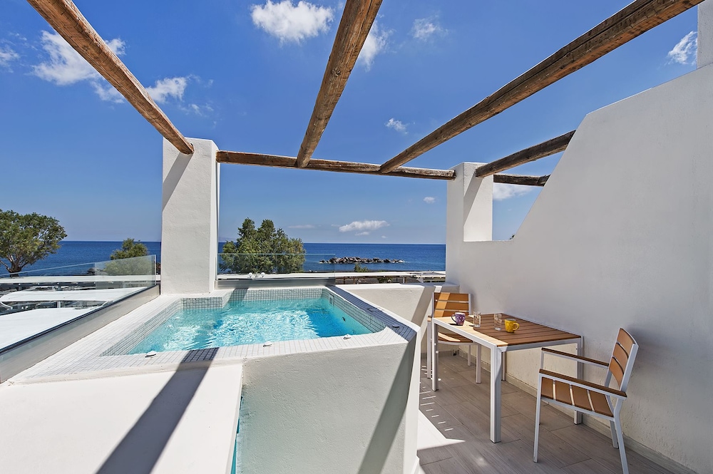 Nissia Beach Apartments and Suites — Swimming pool in Kamari, South Aegean