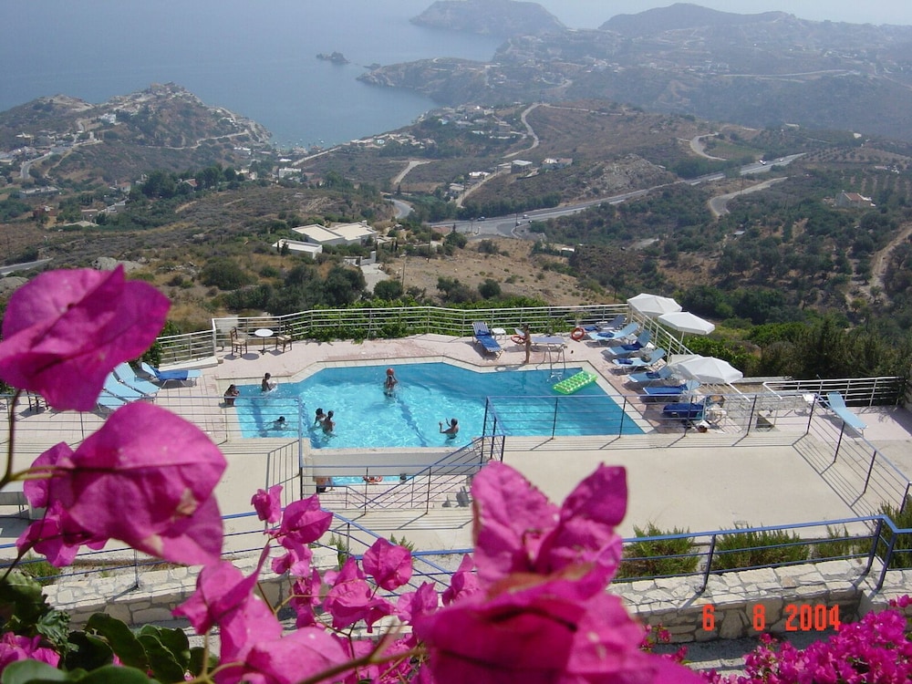 Nymphes Luxury Apartments — Swimming pool in Lygaria