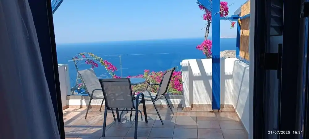 Nymphes Luxury Apartments — Hotel rooms in Lygaria