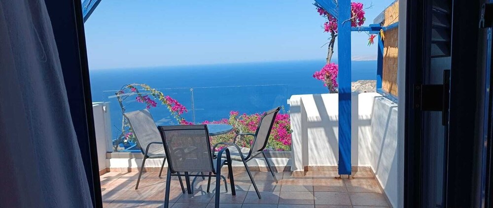 Nymphes Luxury Apartments — Hotel rooms in Lygaria