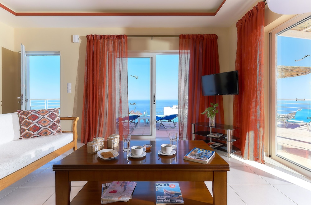 Nymphes Luxury Apartments — Hotel rooms in Lygaria