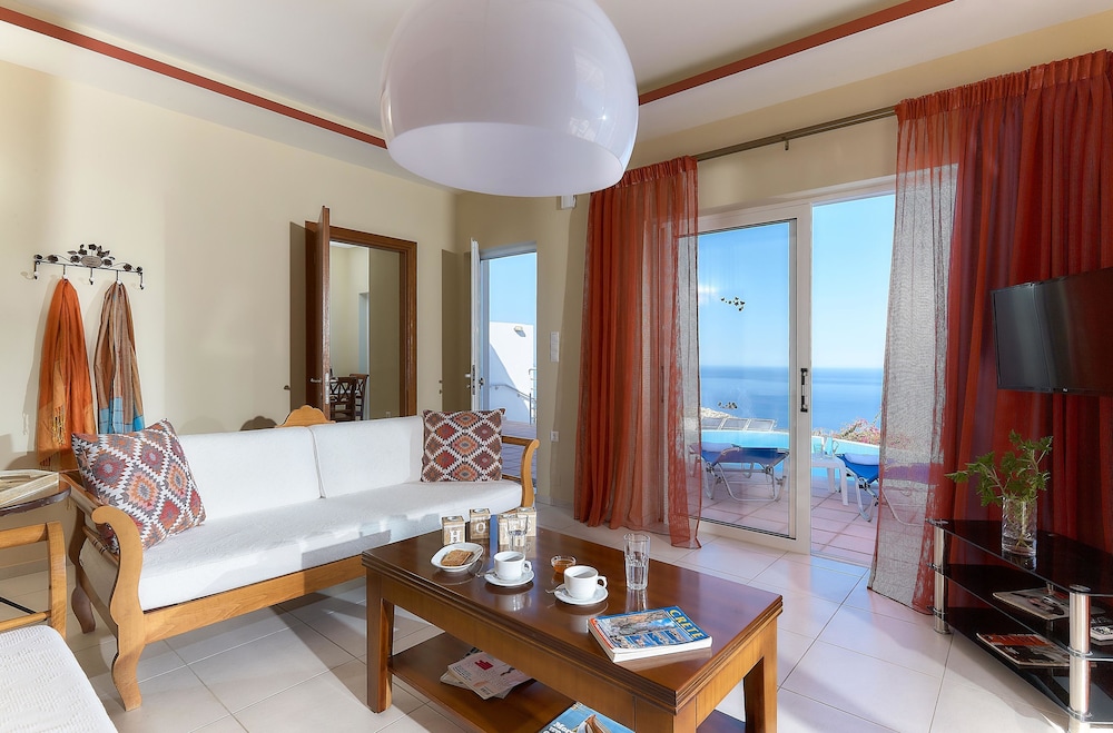 Nymphes Luxury Apartments — Hotel rooms in Lygaria