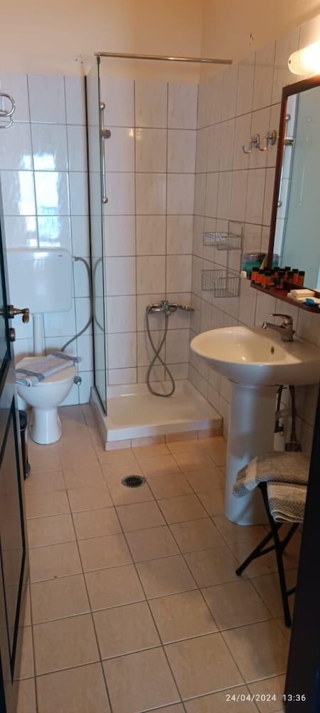 Nymphes Luxury Apartments — Hotel rooms in Lygaria