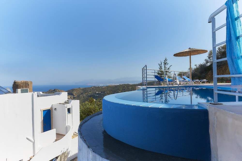 Nymphes Luxury Apartments — Swimming pool in Lygaria