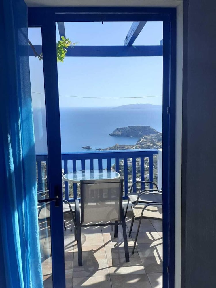 Nymphes Luxury Apartments — Hotel rooms in Lygaria