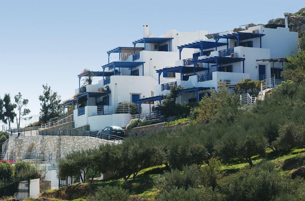 Nymphes Luxury Apartments — Hotel building in Lygaria