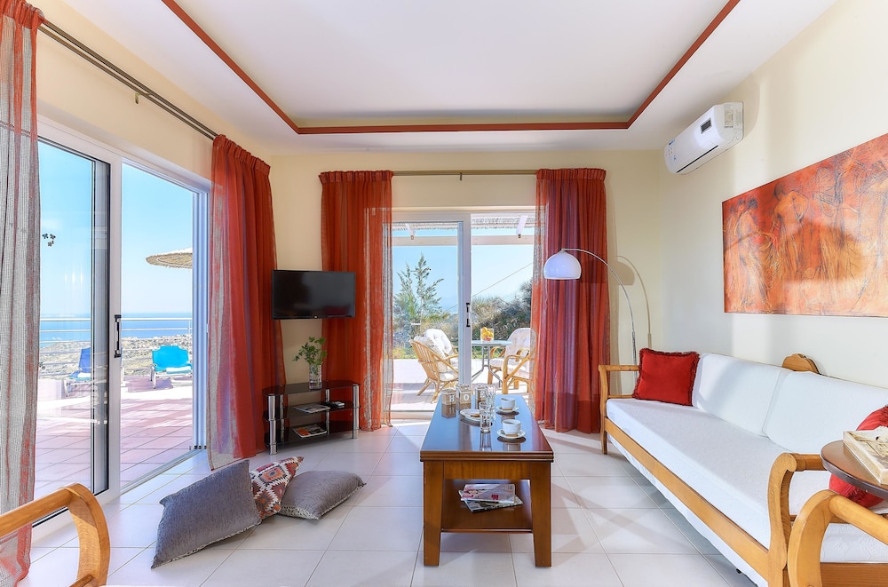 Nymphes Luxury Apartments — Hotel rooms in Lygaria