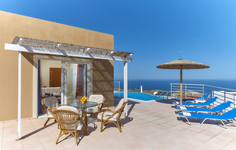 Nymphes Luxury Apartments — Swimming pool in Lygaria