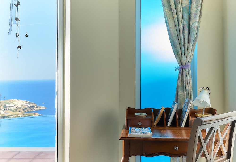 Nymphes Luxury Apartments — Hotel rooms in Lygaria