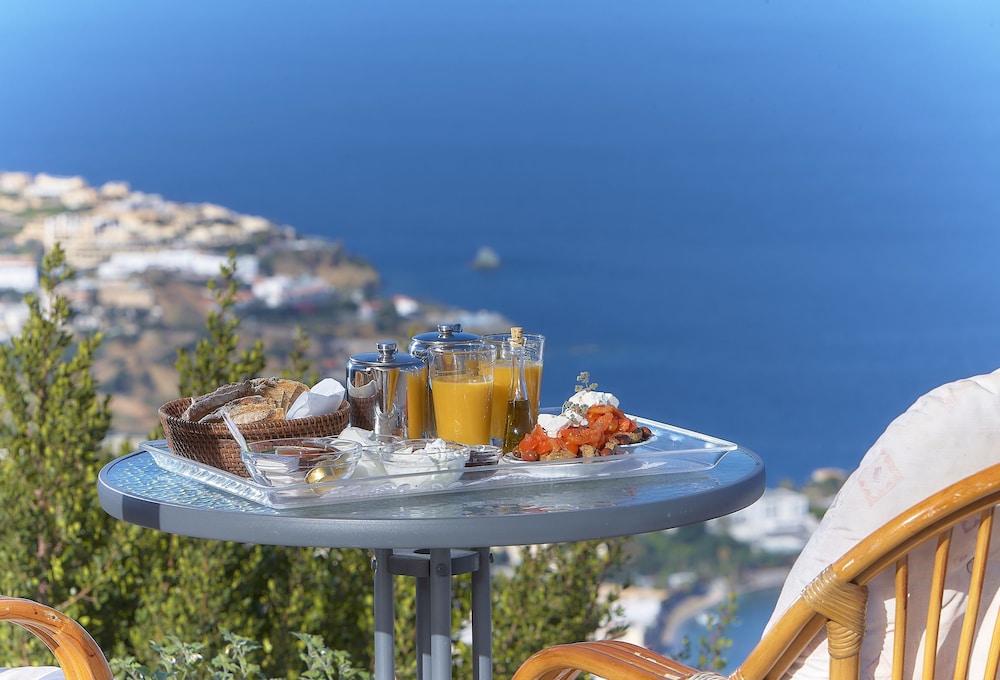 Nymphes Luxury Apartments — Restaurant & bars in Lygaria