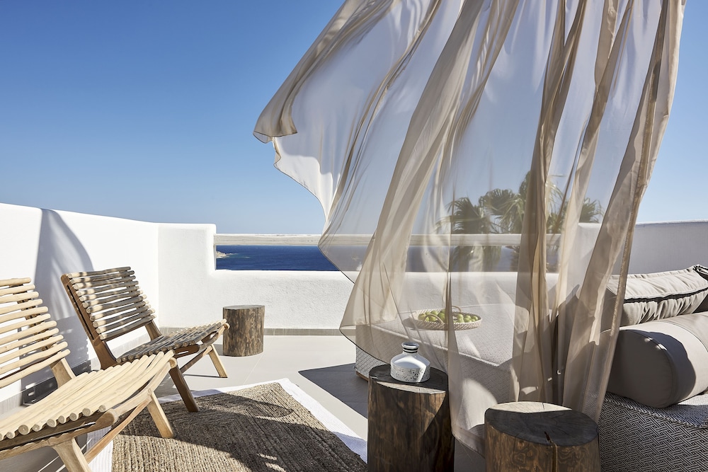 Palladium Hotel — Hotel rooms in Plati Gialos, South Aegean