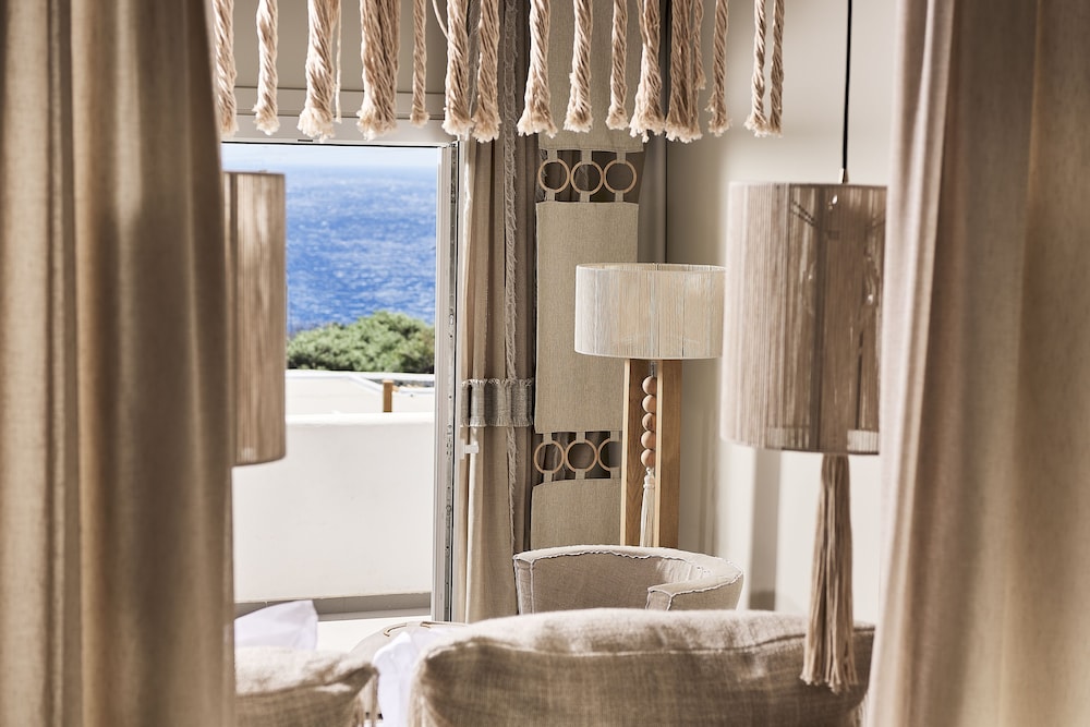 Palladium Hotel — Hotel rooms in Plati Gialos, South Aegean