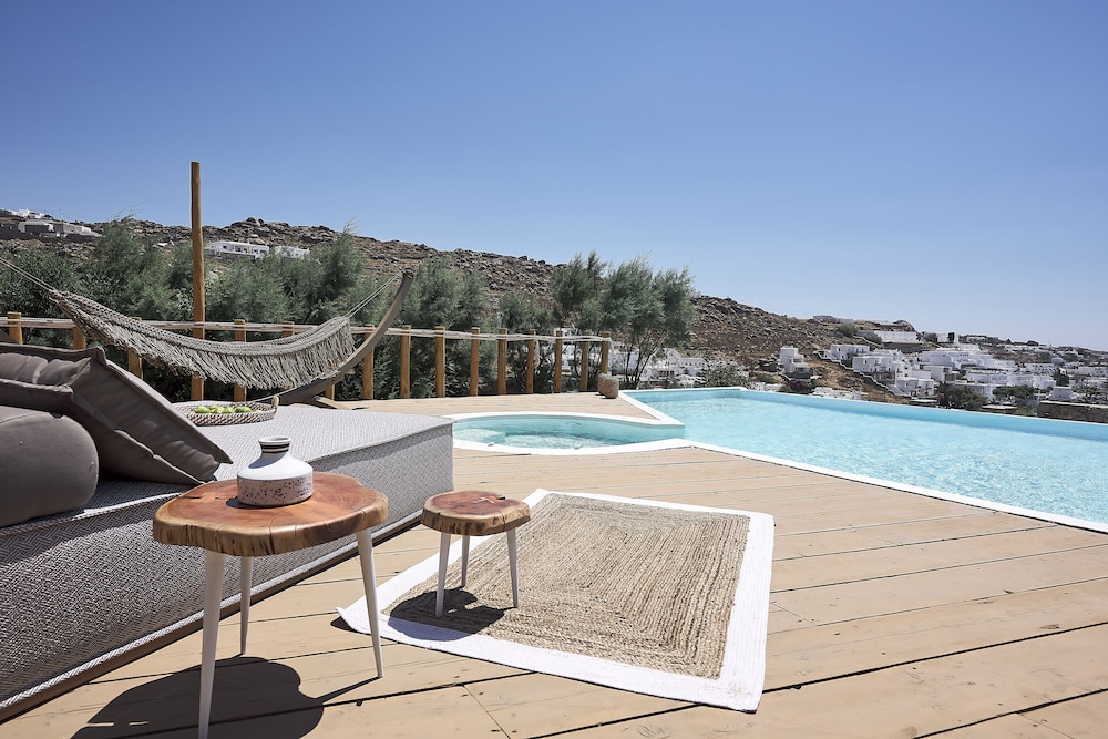 Palladium Hotel — Swimming pool in Plati Gialos, South Aegean