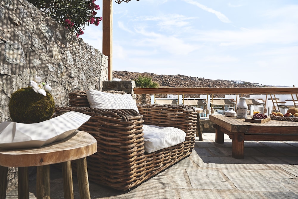 Palladium Hotel — Restaurant & bars in Plati Gialos, South Aegean
