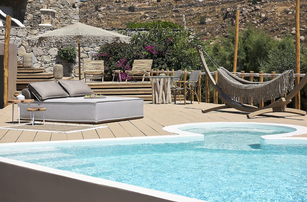 Palladium Hotel — Swimming pool in Plati Gialos, South Aegean