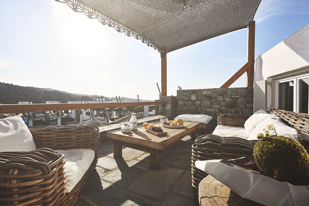 Palladium Hotel — Hotel rooms in Plati Gialos, South Aegean