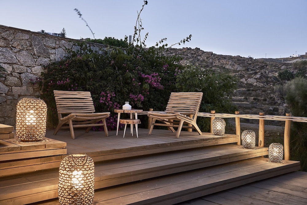Palladium Hotel — Restaurant & bars in Plati Gialos, South Aegean