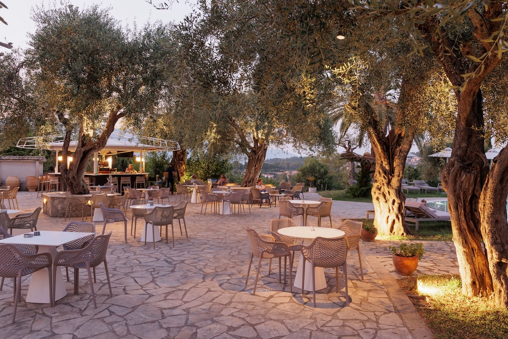 Paradise Hotel Corfu — Restaurant & bars in Gouvia, Ionian Islands