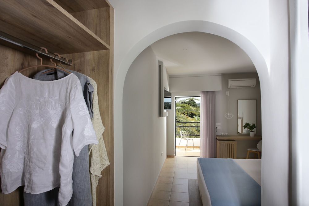 Paradise Hotel Corfu — Hotel rooms in Gouvia, Ionian Islands