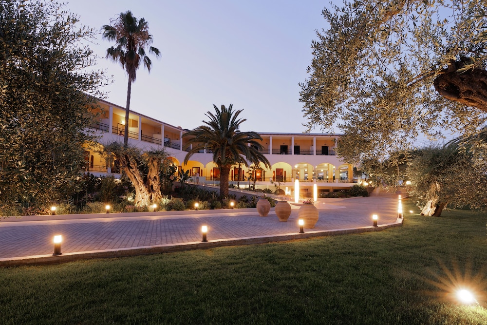 Paradise Hotel Corfu — Hotel building in Gouvia, Ionian Islands