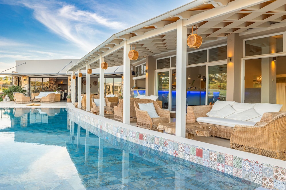 Paradise Island Villas — Swimming pool in Hersonissos