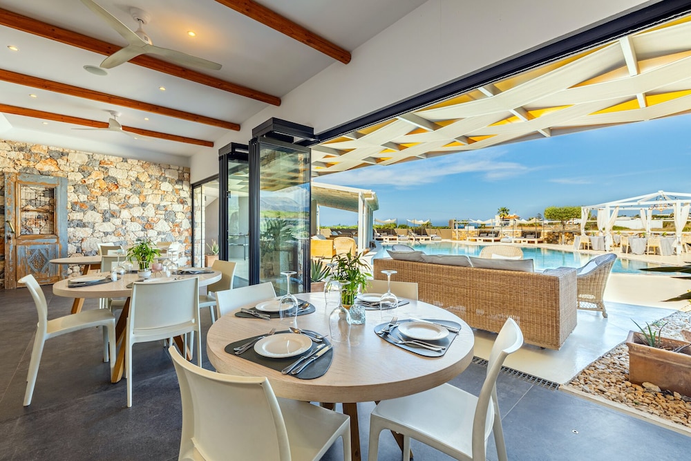 Paradise Island Villas — Restaurant & bars in Hersonissos