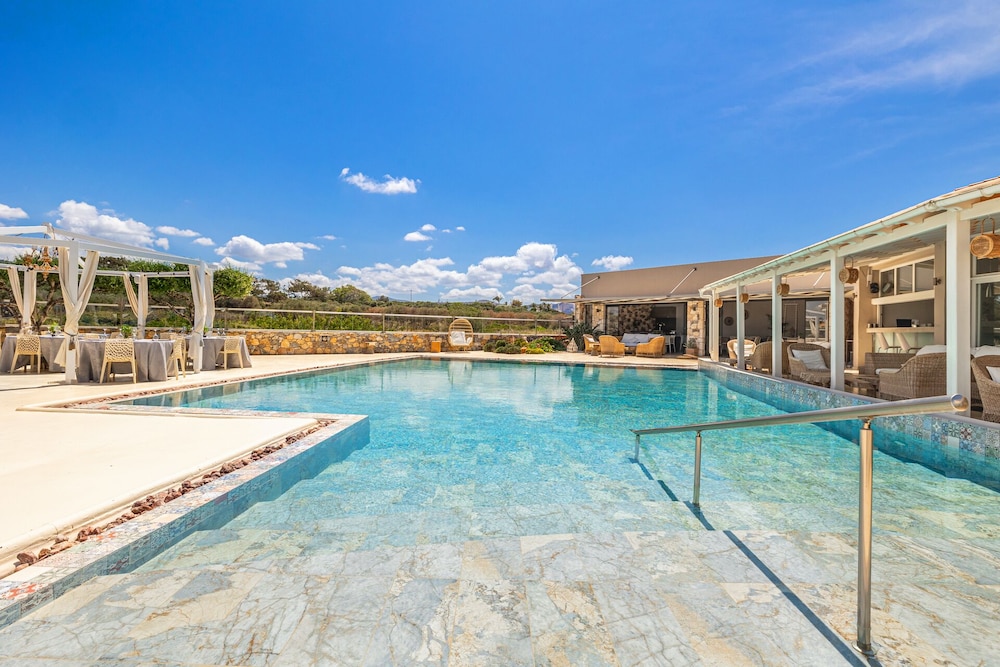 Paradise Island Villas — Main photo in Hersonissos