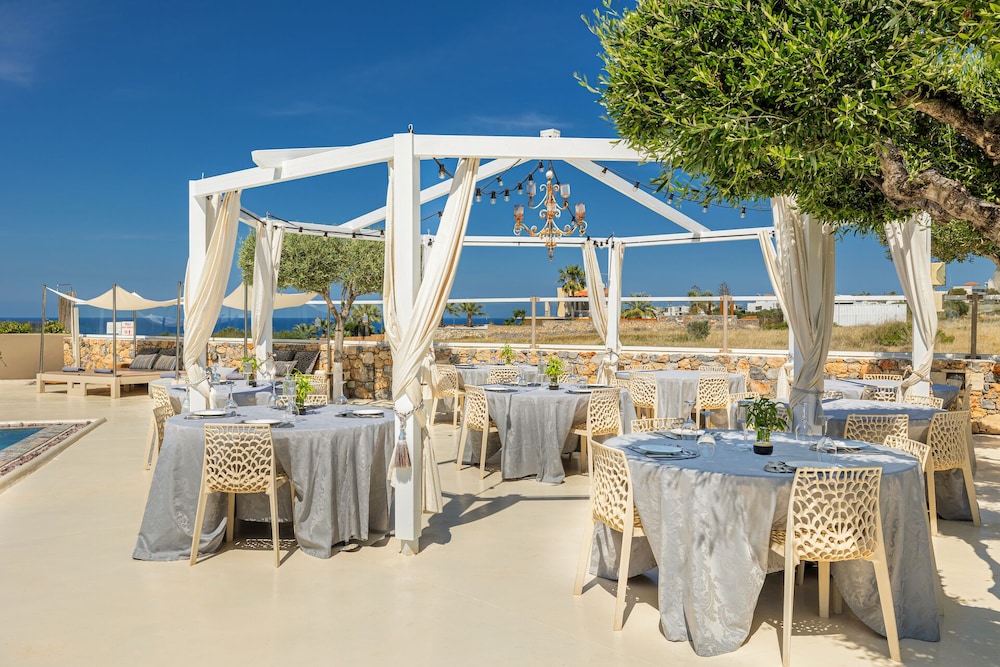 Paradise Island Villas — Restaurant & bars in Hersonissos