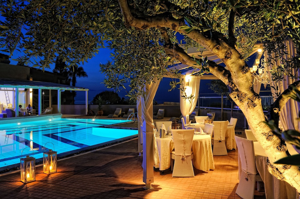 Paradise Island Villas — Restaurant & bars in Hersonissos