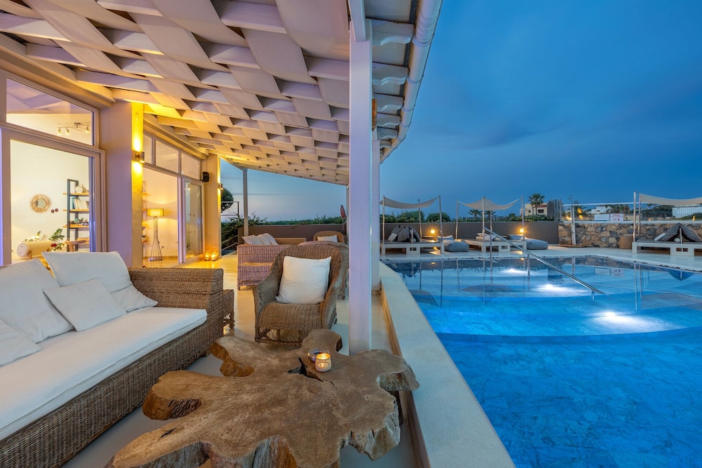 Paradise Island Villas — Swimming pool in Hersonissos