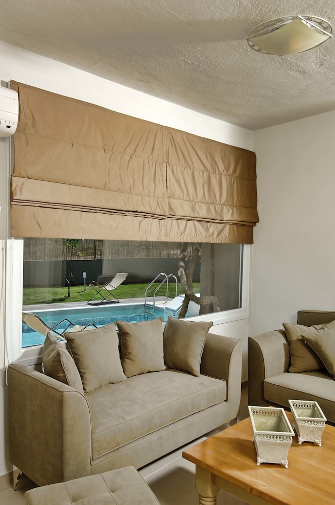 Paradise Island Villas — Hotel rooms in Hersonissos