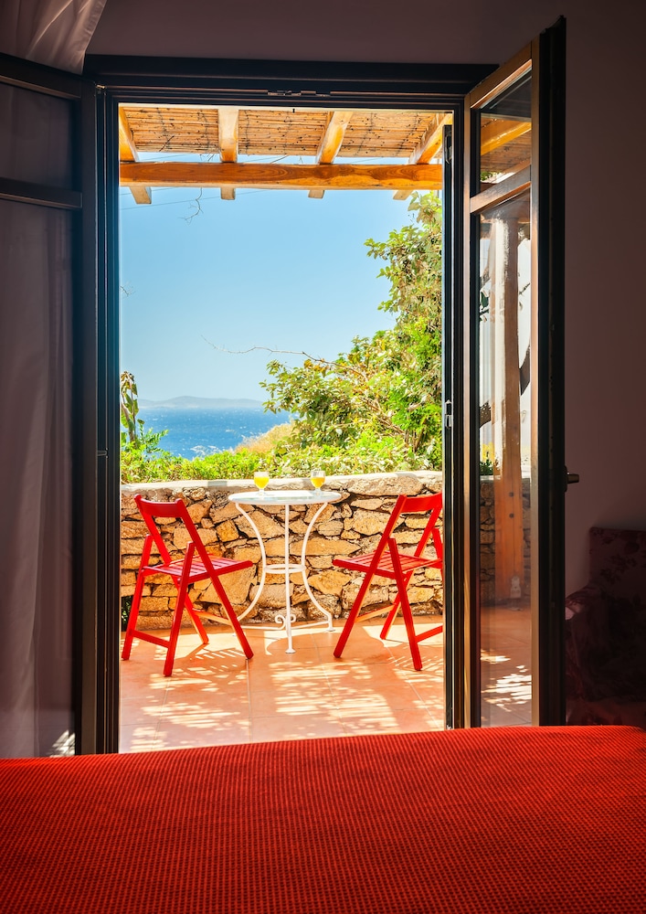 Paradision Hotel — Hotel rooms in Tourlos, South Aegean