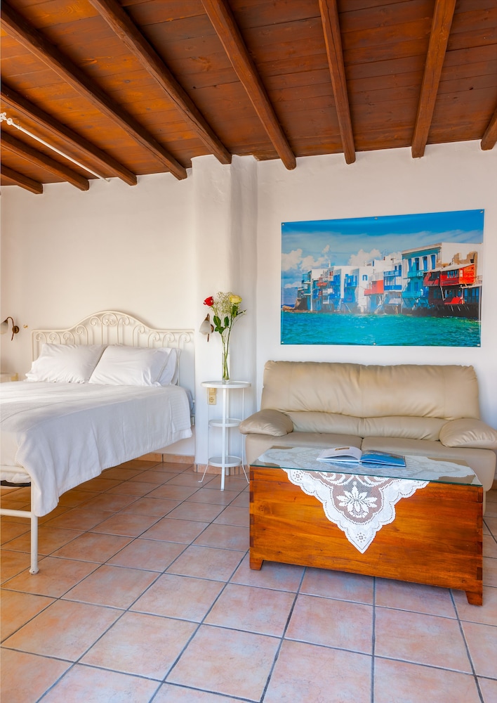 Paradision Hotel — Hotel rooms in Tourlos, South Aegean