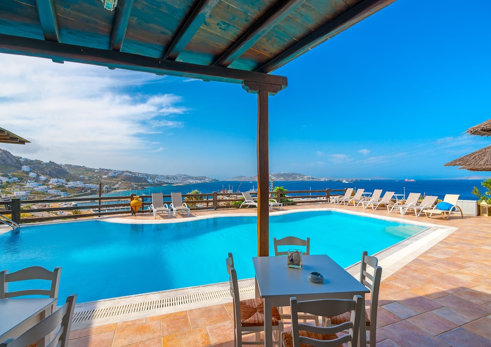 Paradision Hotel — Swimming pool in Tourlos, South Aegean
