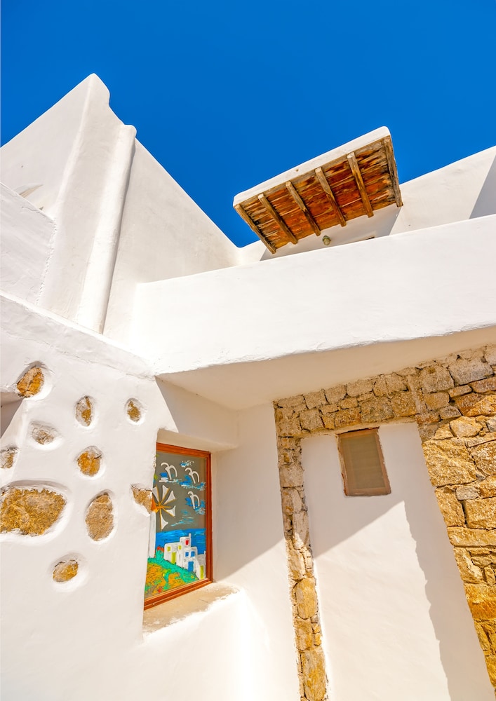 Paradision Hotel — Hotel building in Tourlos, South Aegean