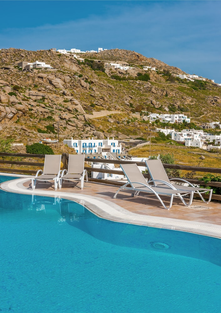 Paradision Hotel — Swimming pool in Tourlos, South Aegean